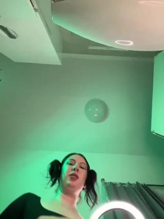 CurvyWoman- - bongacams