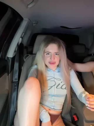 Holly-Glamour - stripchat
