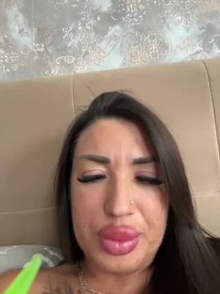 RuslanaXX - stripchat
